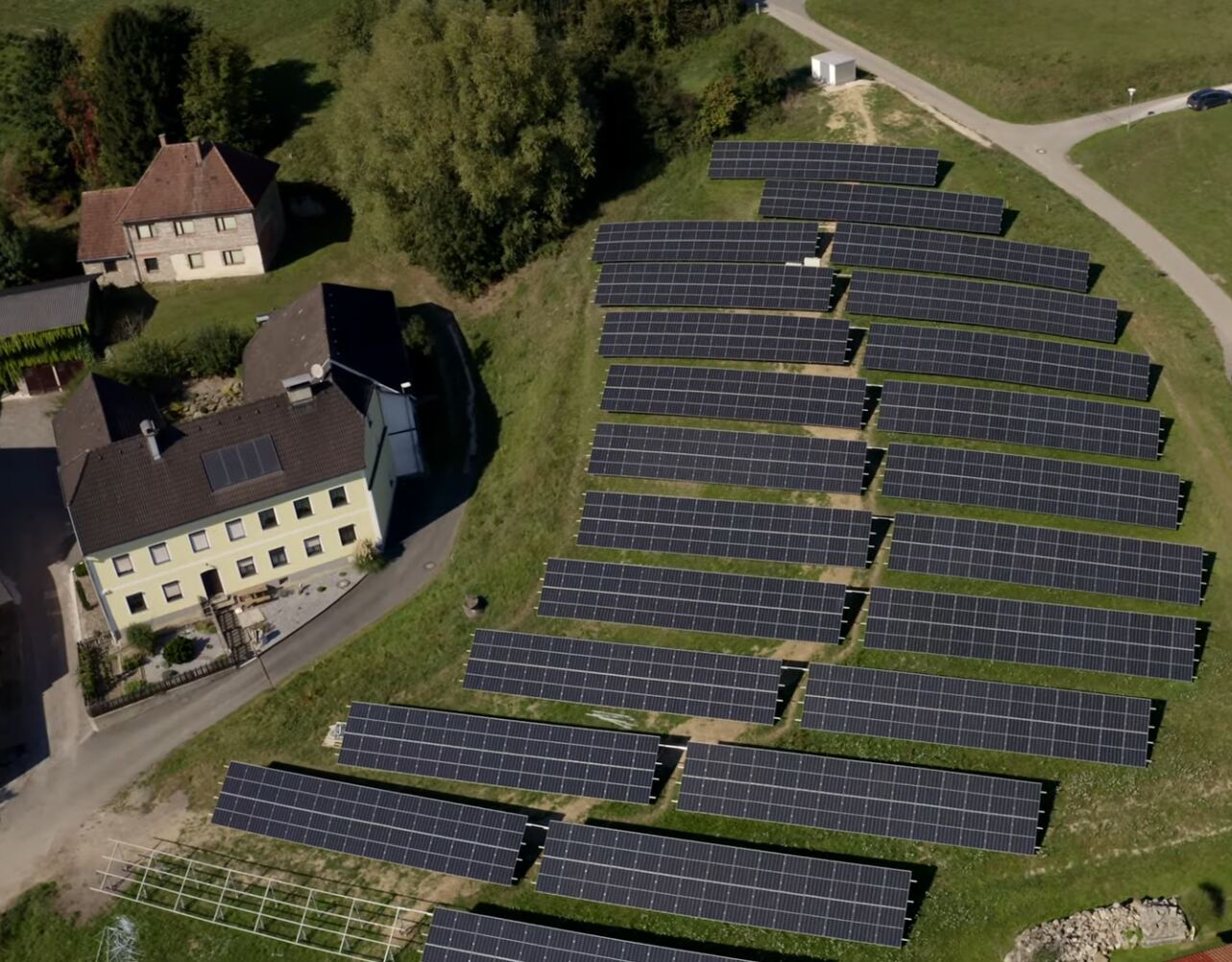 Luftaufnahme einer der Photovoltaikanlagen